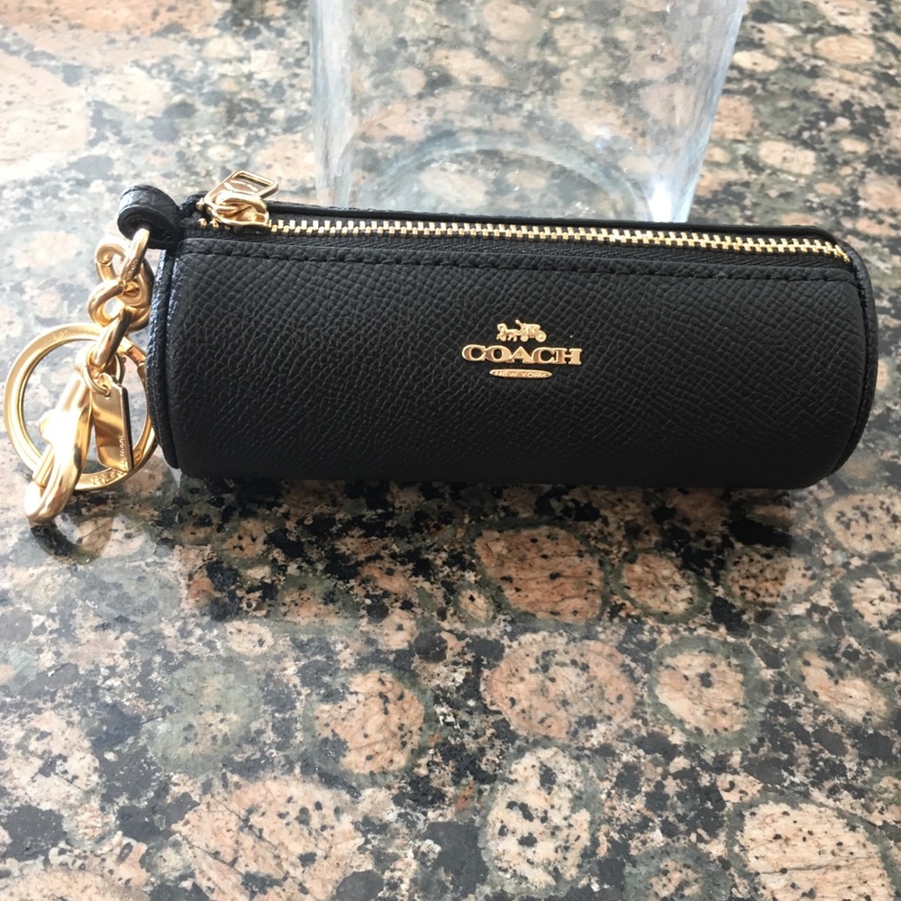 ❌ SOLD ❌COACH MINI POUCH BAG CHARM (COACH F78295)
GD/BLACK